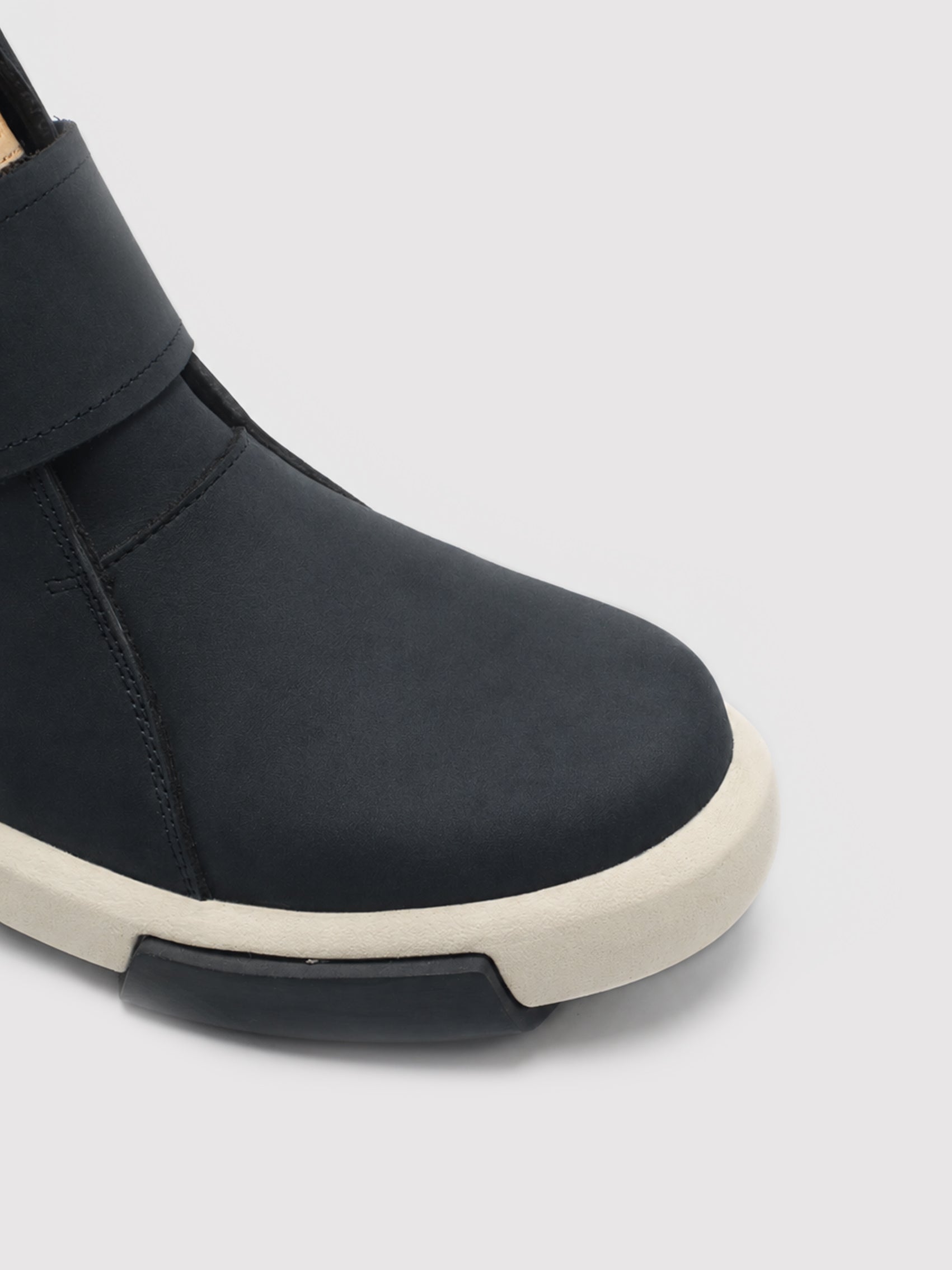 Arte In Acti Lightweight Comfort. Refined Everyday Style.