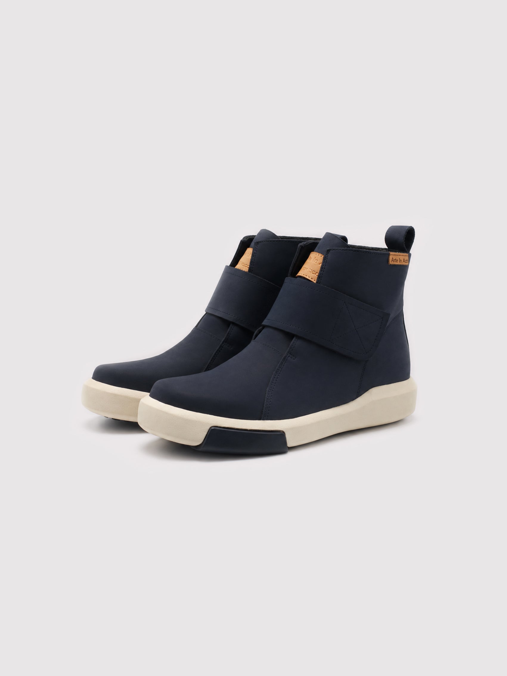 Arte In Acti Lightweight Comfort. Refined Everyday Style.