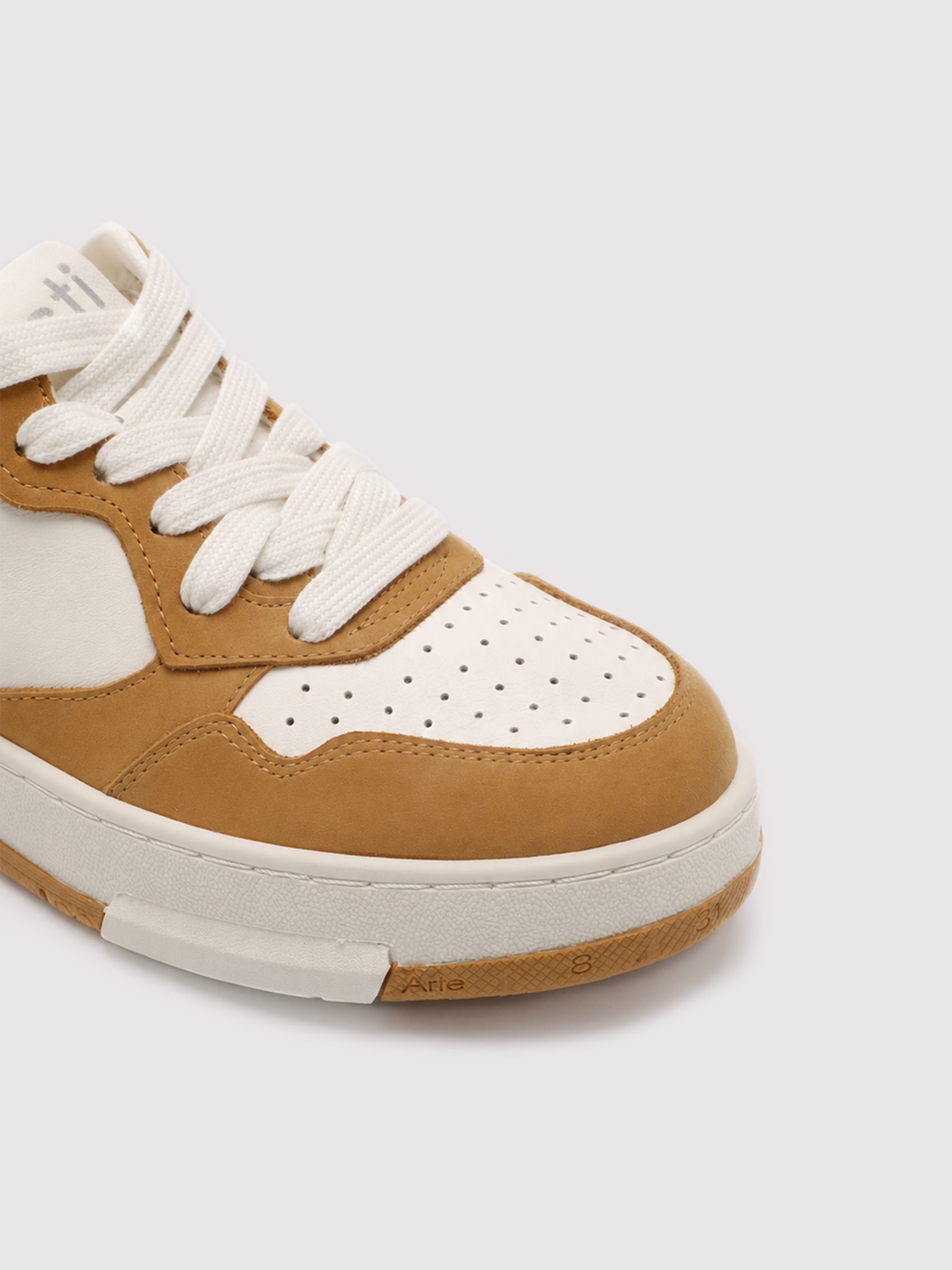 Vintage-Inspired Tan Nubuck & White Leather Low-Top Casual Shoes