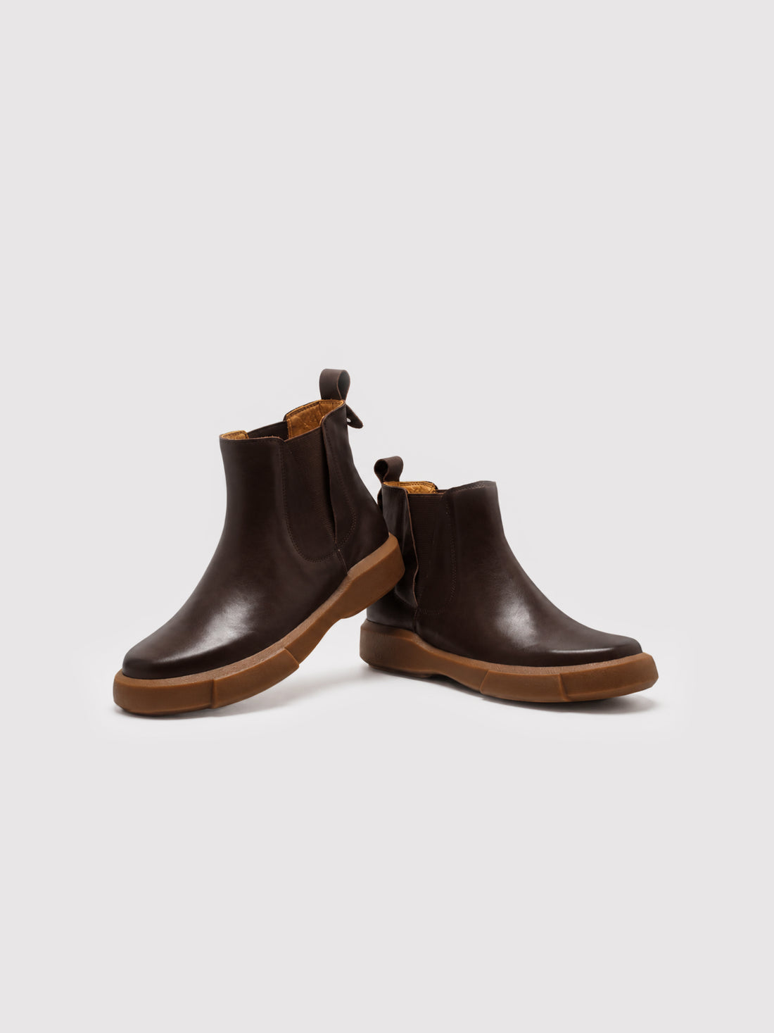 Comfortable Brown Chelsea Boots with Lightweight Sole