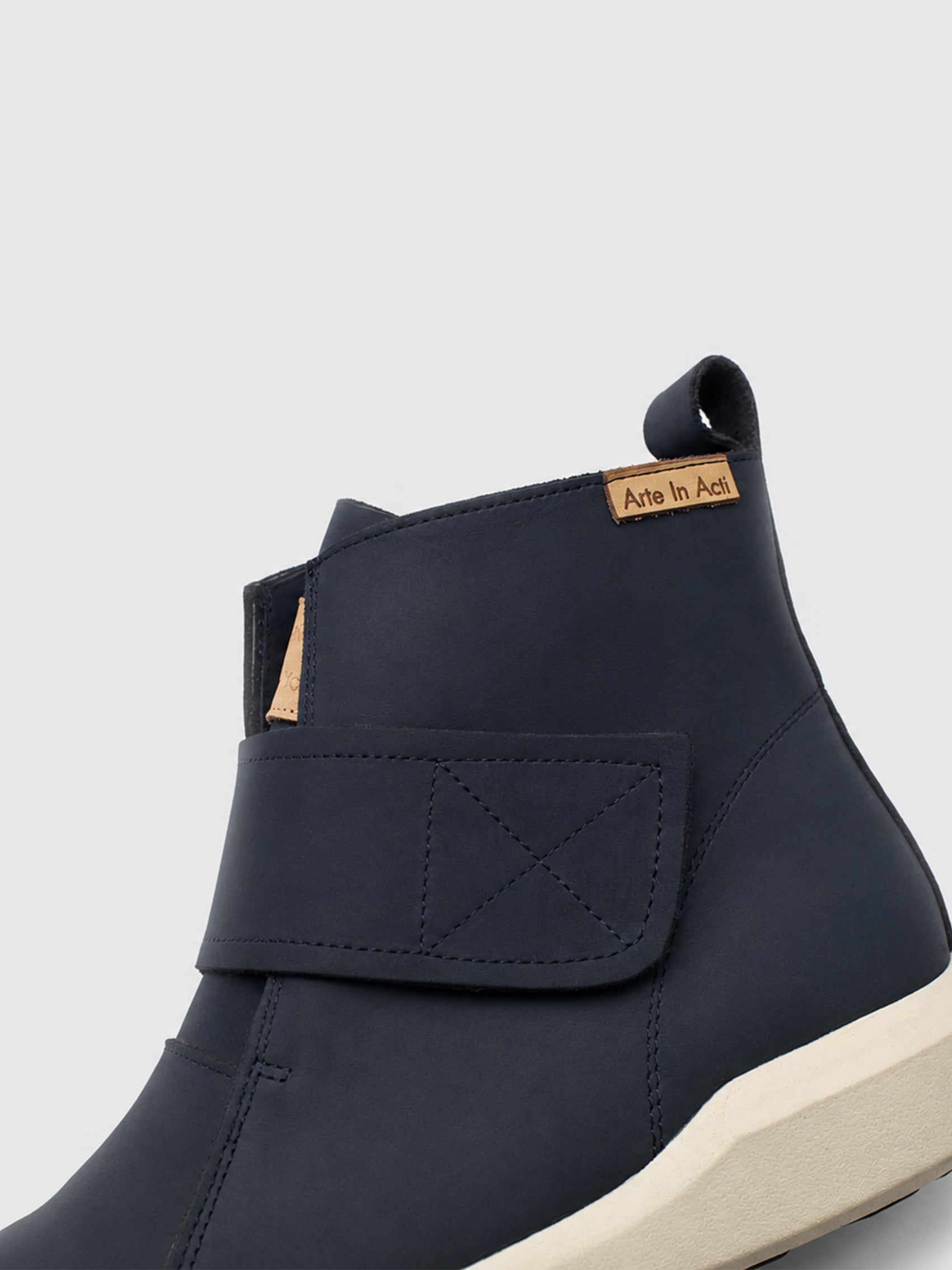 Arte In Acti Lightweight Comfort. Refined Everyday Style.