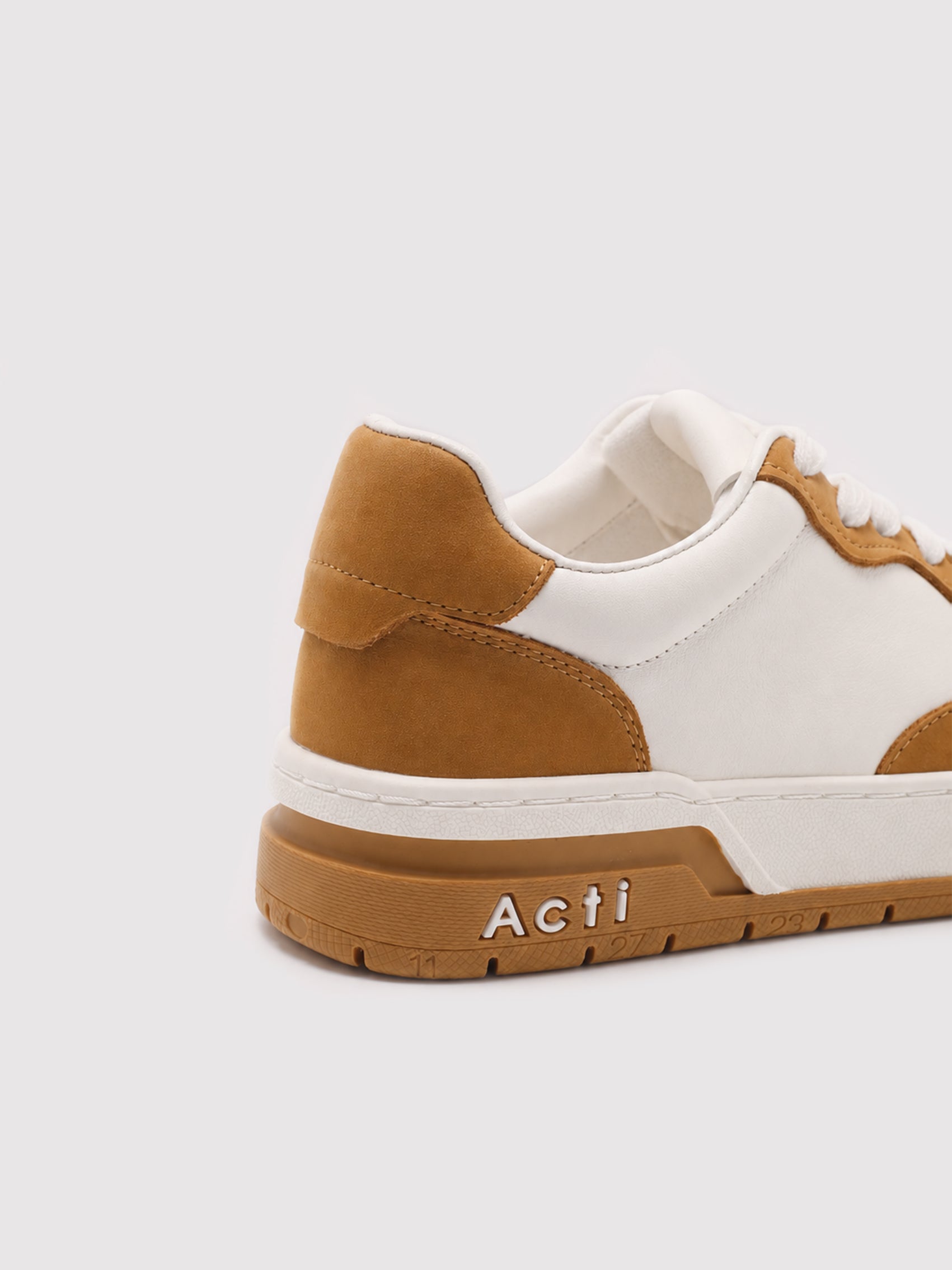 Vintage-Inspired Tan Nubuck & White Leather Low-Top Casual Shoes
