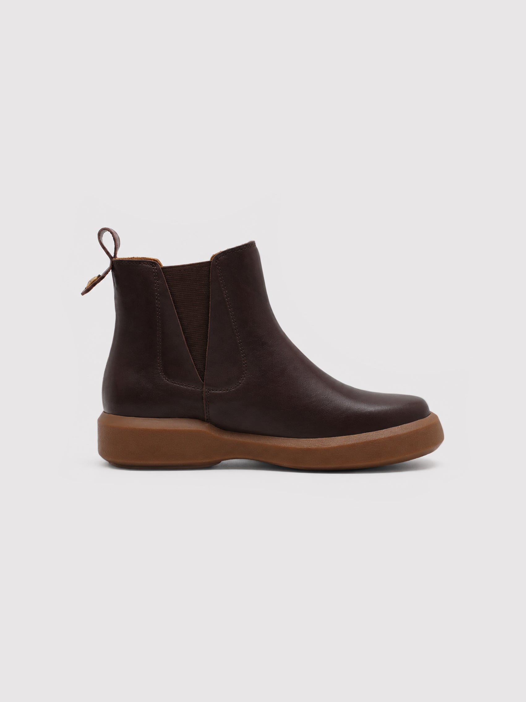 Comfortable Brown Chelsea Boots with Lightweight Sole