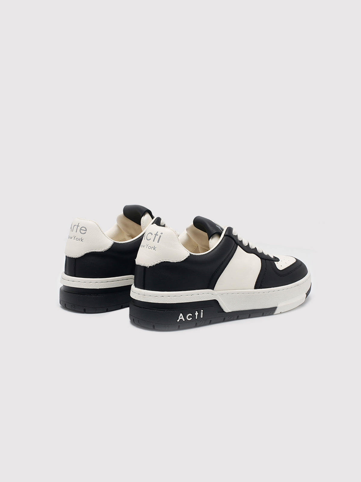 Women’s Black Retro Casual Sneakers