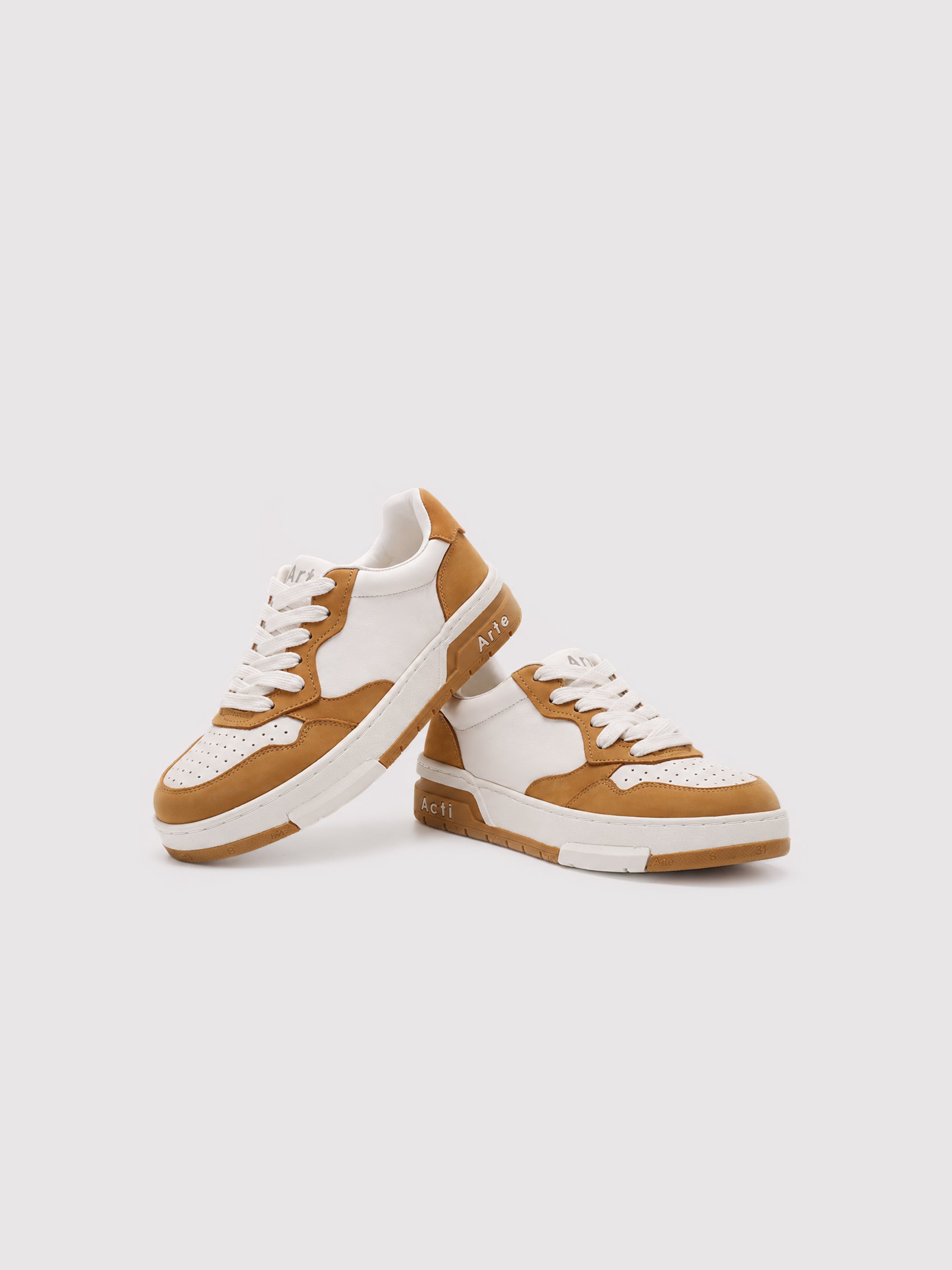 Vintage-Inspired Tan Nubuck & White Leather Low-Top Casual Shoes