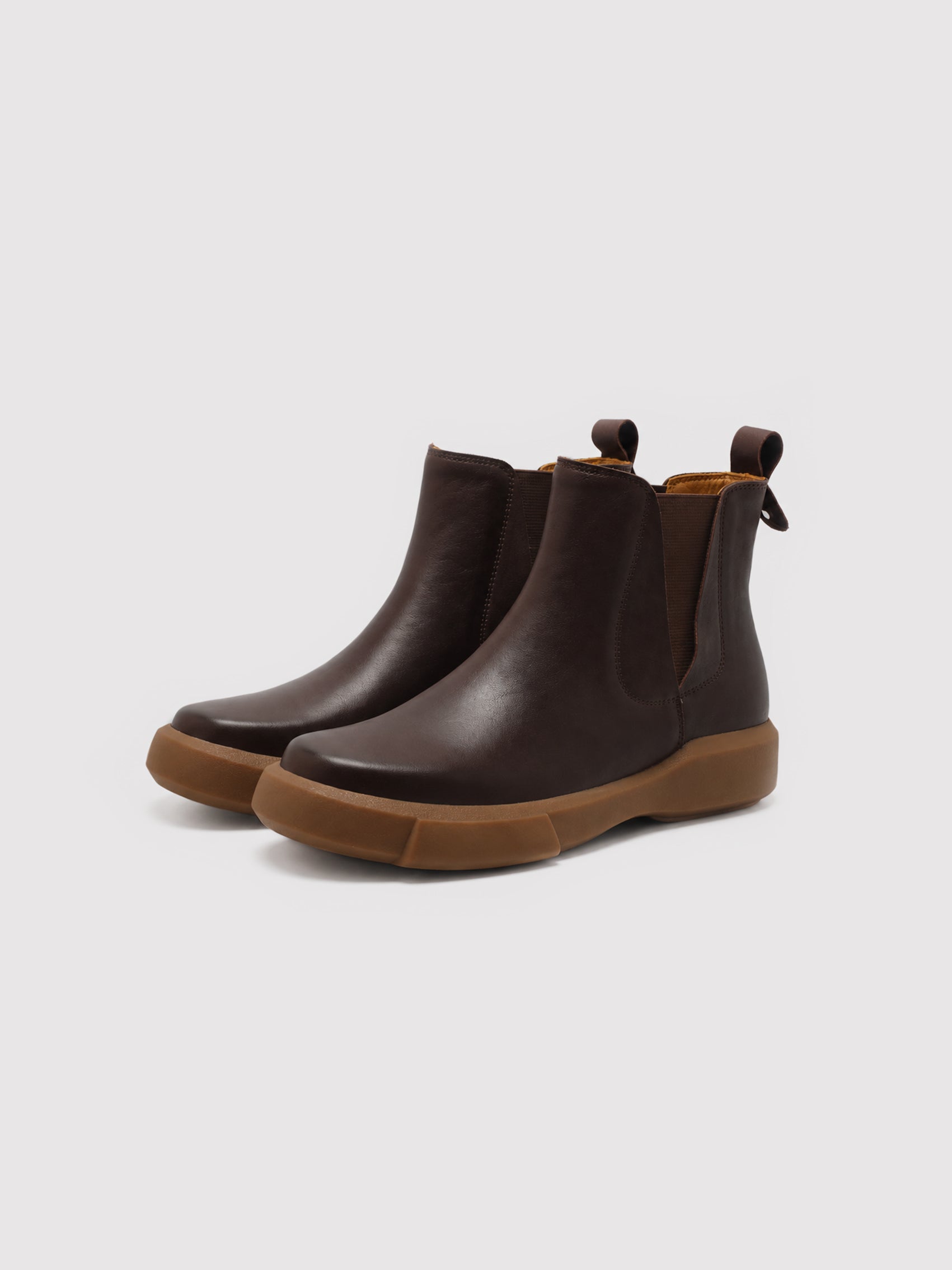 Comfortable Brown Chelsea Boots with Lightweight Sole