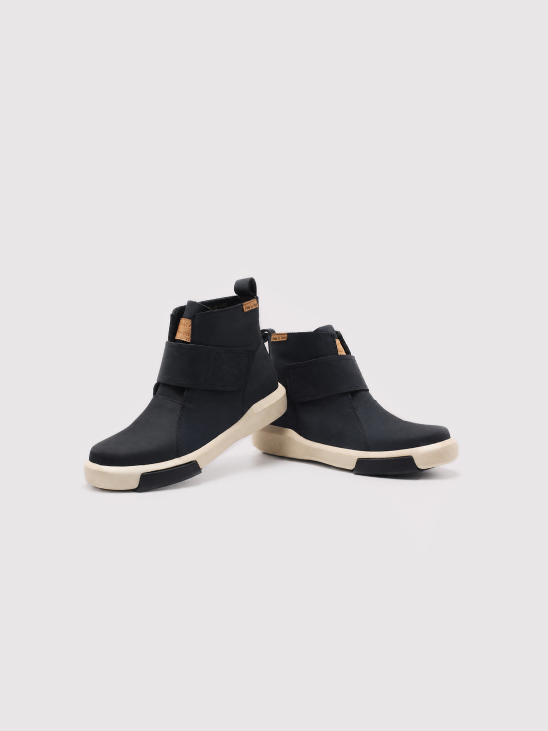Arte In Acti Lightweight Comfort. Refined Everyday Style.