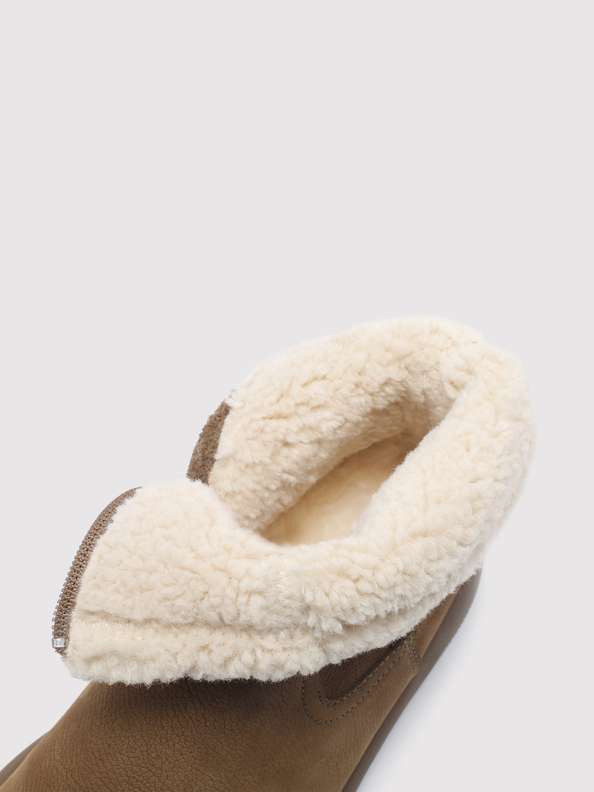Coffee brown Snow-Cap snow boots, close-up of the fleece-lined opening.