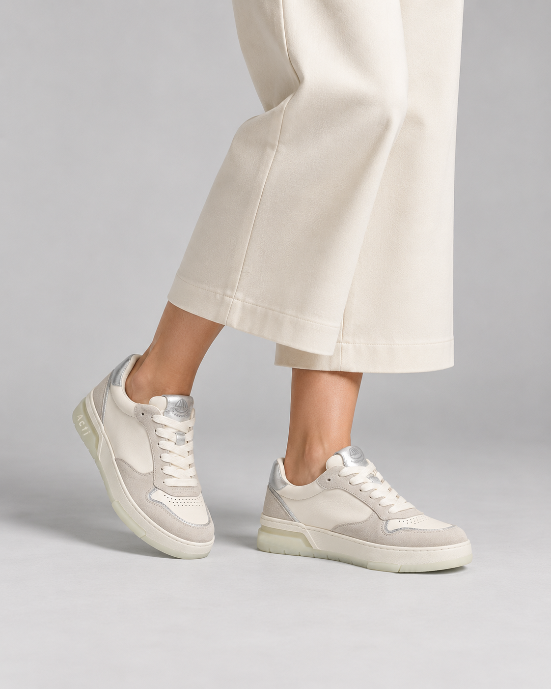 Women’s Natural Suede Retro Low-Top Sneakers
