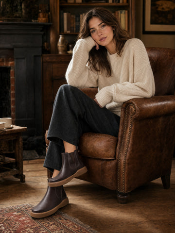 Comfortable Brown Chelsea Boots with Lightweight Sole